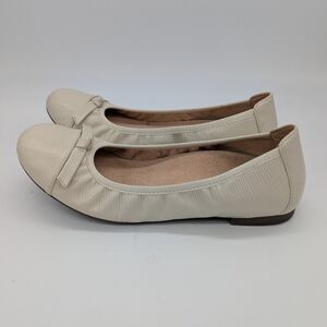 Vionic Women's Cream Ballet Flats with Bow Detail